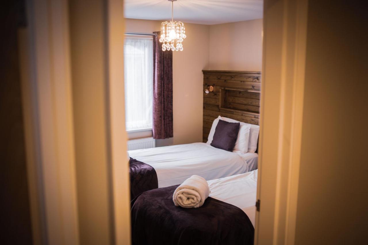 Warrenwood Country Park Hotel โพลเกท ภายนอก รูปภาพ